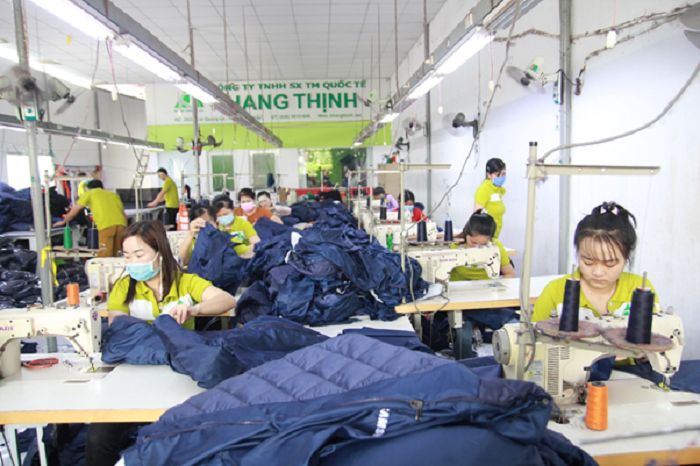 Xưởng may áo khoác Khang Thịnh chuyên về sản xuất áo khoác 