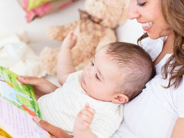 Cách chọn sách cho bé 1 tuổi giúp các em phát triển tư duy toàn diện