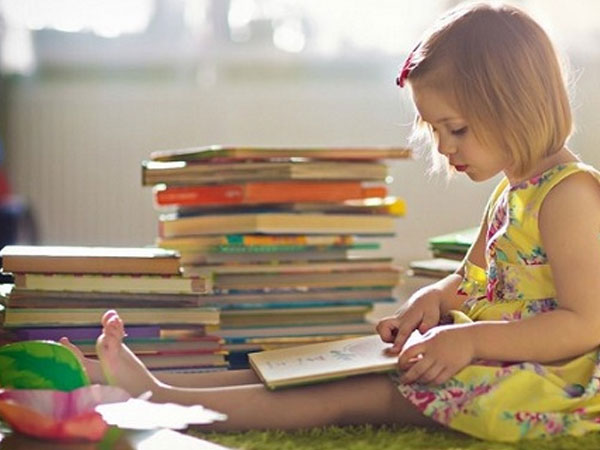 Kinh nghiệm mua sách hay cho các bé từ 0 - 3 tuổi giúp kích thích não bộ